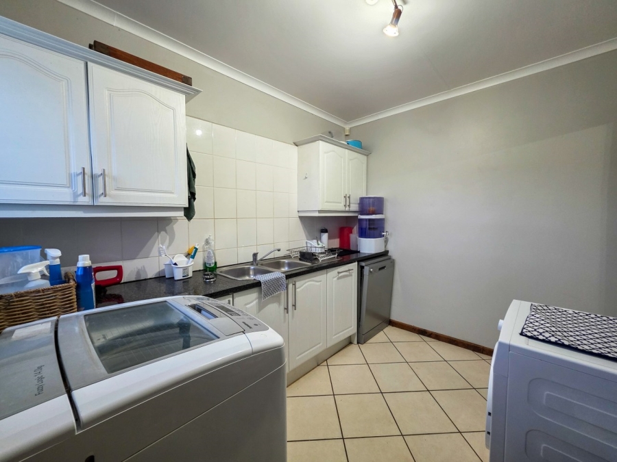 5 Bedroom Property for Sale in Wavecrest Eastern Cape